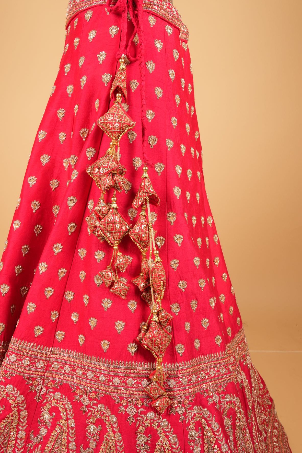 Bridal lehenga tomato on sale colour