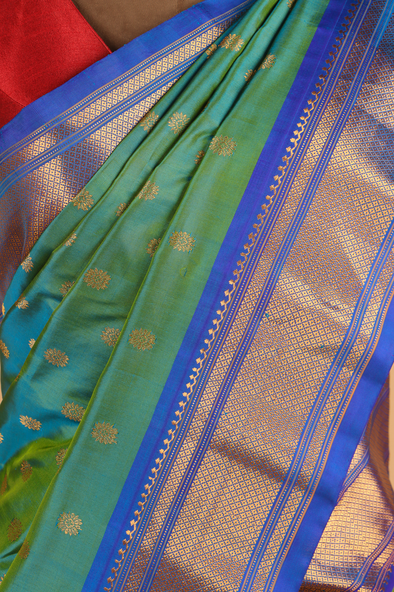 Peacock Green Handloom Pure Katan Silk Banarasi Saree With Kadhwa Bord –  WeaverStory